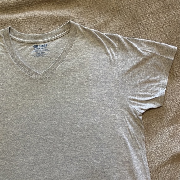 Plain grey shirt size medium - Picture 3 of 6